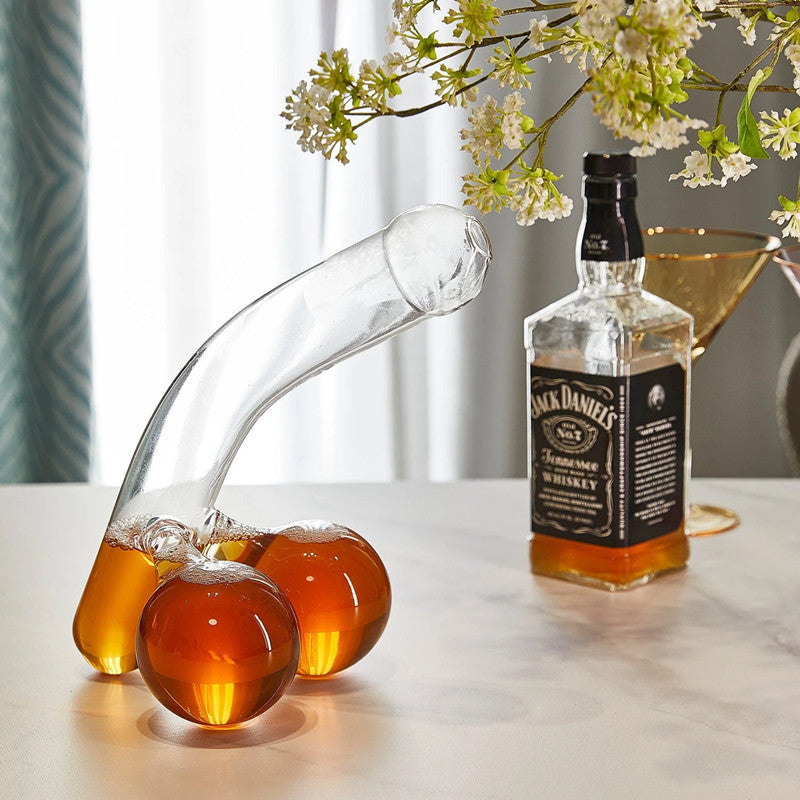 Whisky/Wine decanter - Unique with a fun style