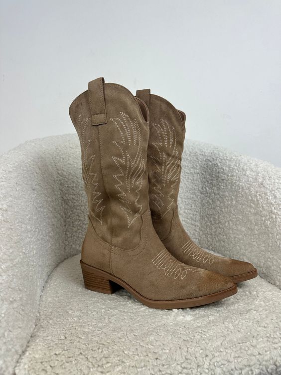 Casual Western Cowboy Ankle Boots with Heel for Women | Perfect for Casual Days