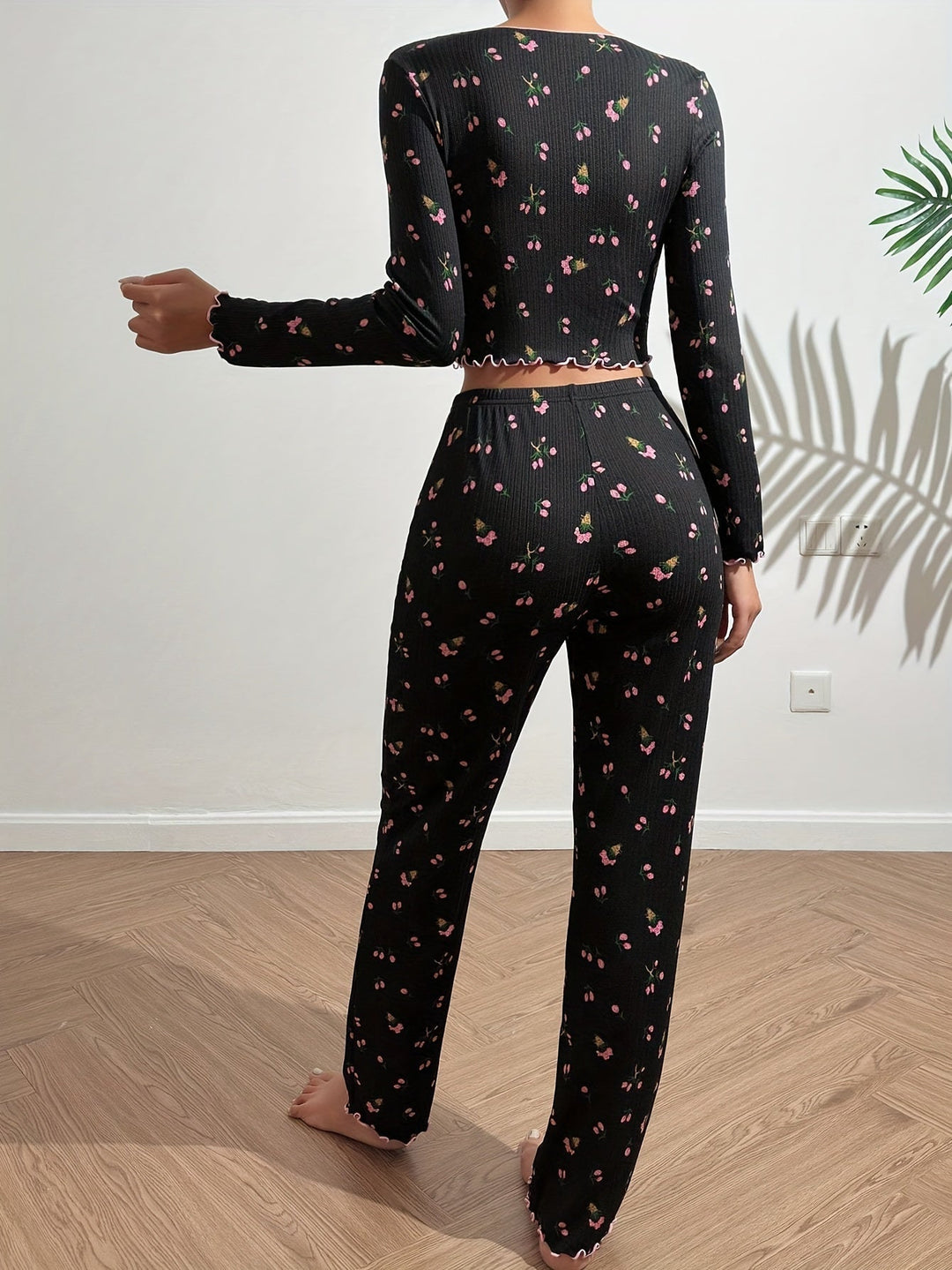 Chic Floral Print Ribbed Outfit Set with V-Neck Crop for Women | Ideal for Spring